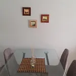 Downtown Garden Nest דירה *