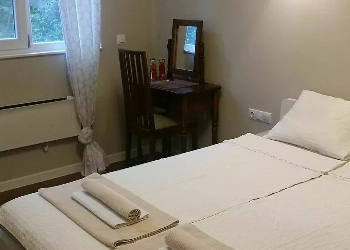 Downtown Garden Nest דירה *