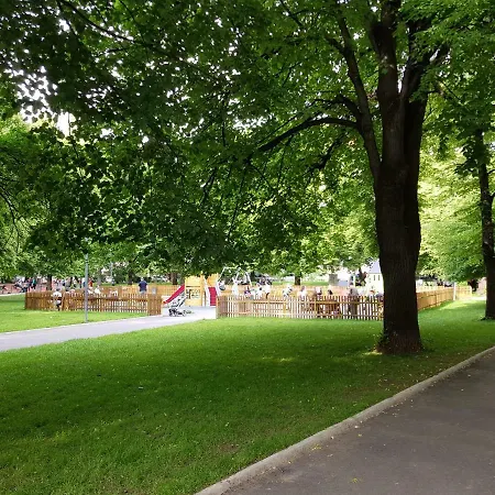 Downtown Garden Nest *