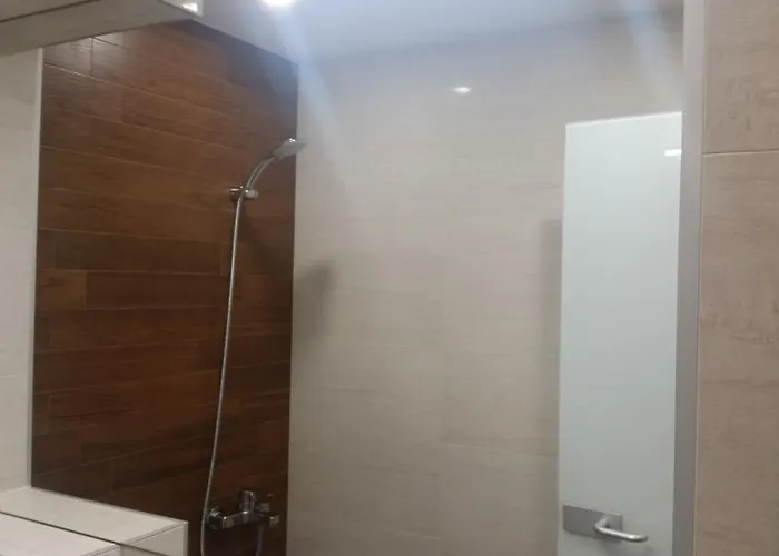 Downtown Garden Nest Апартамент